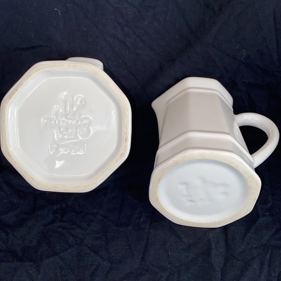 Vintage Pfaltzgraff Heritage White Creamer and Covered Sugar Set - Picture 4 of 4